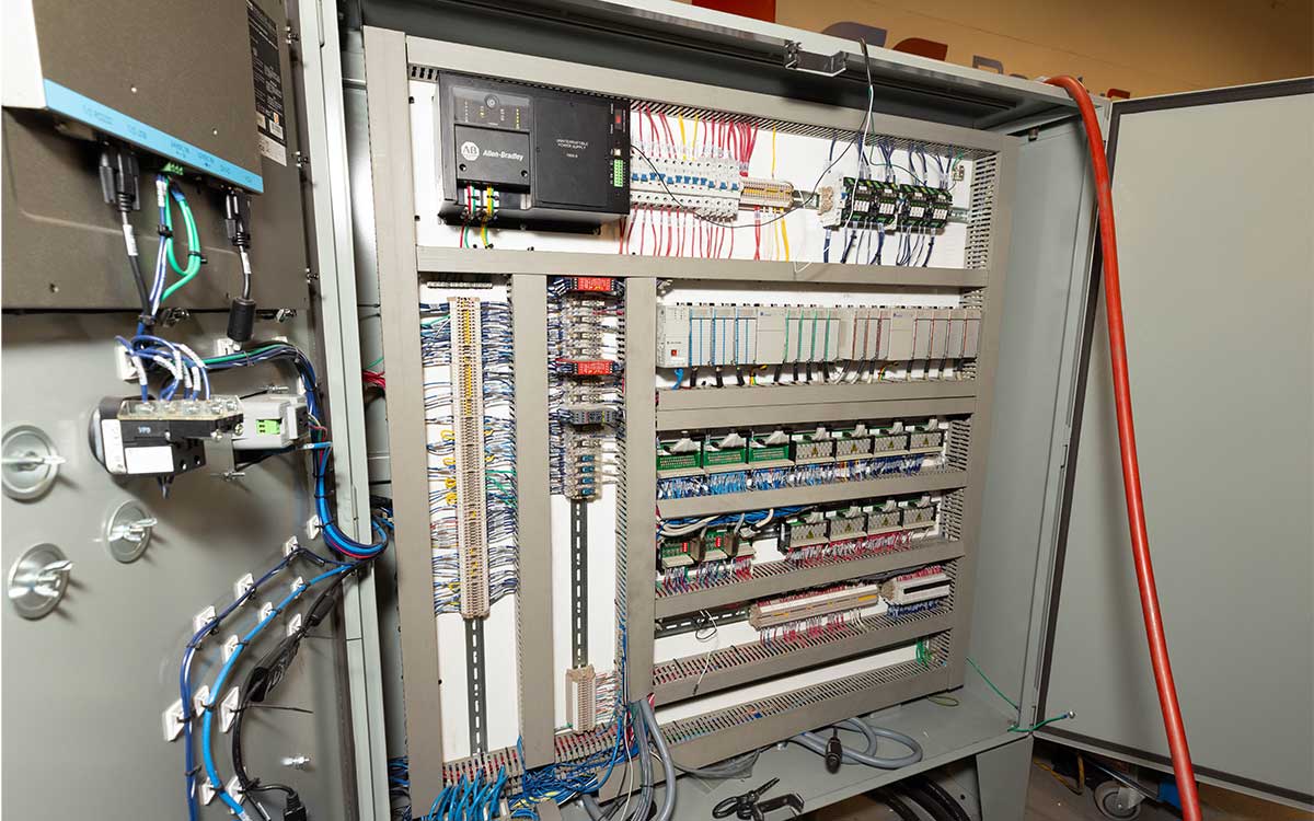 SeniorElectrician